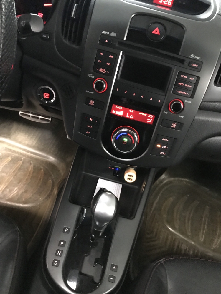 Bán Kia Forte SX 1.6AT màu trắng số tự động sản xuất 2010 biển SG đi 71000km