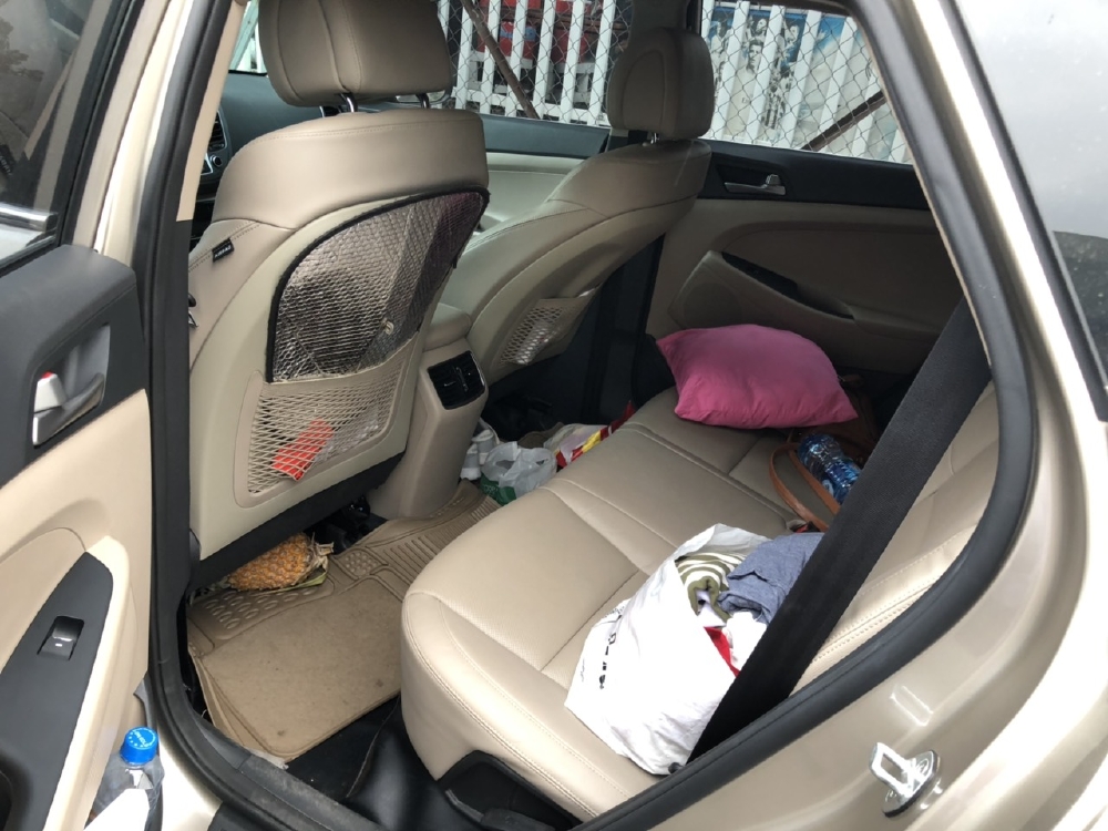 Bán Hyundai Tucson 2.0AT màu vàng cát máy xăng bản đặc biệt sản xuất 2018 biển Bình Dương