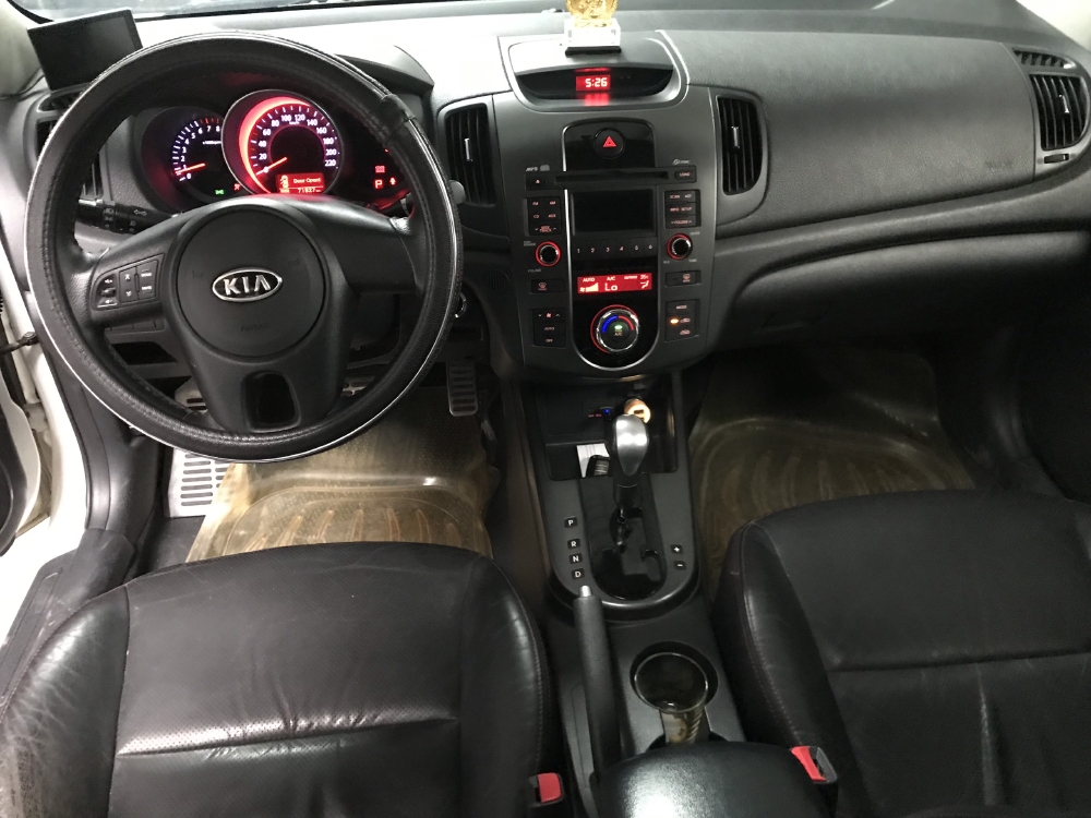 Bán Kia Forte SX 1.6AT màu trắng số tự động sản xuất 2010 biển SG đi 71000km
