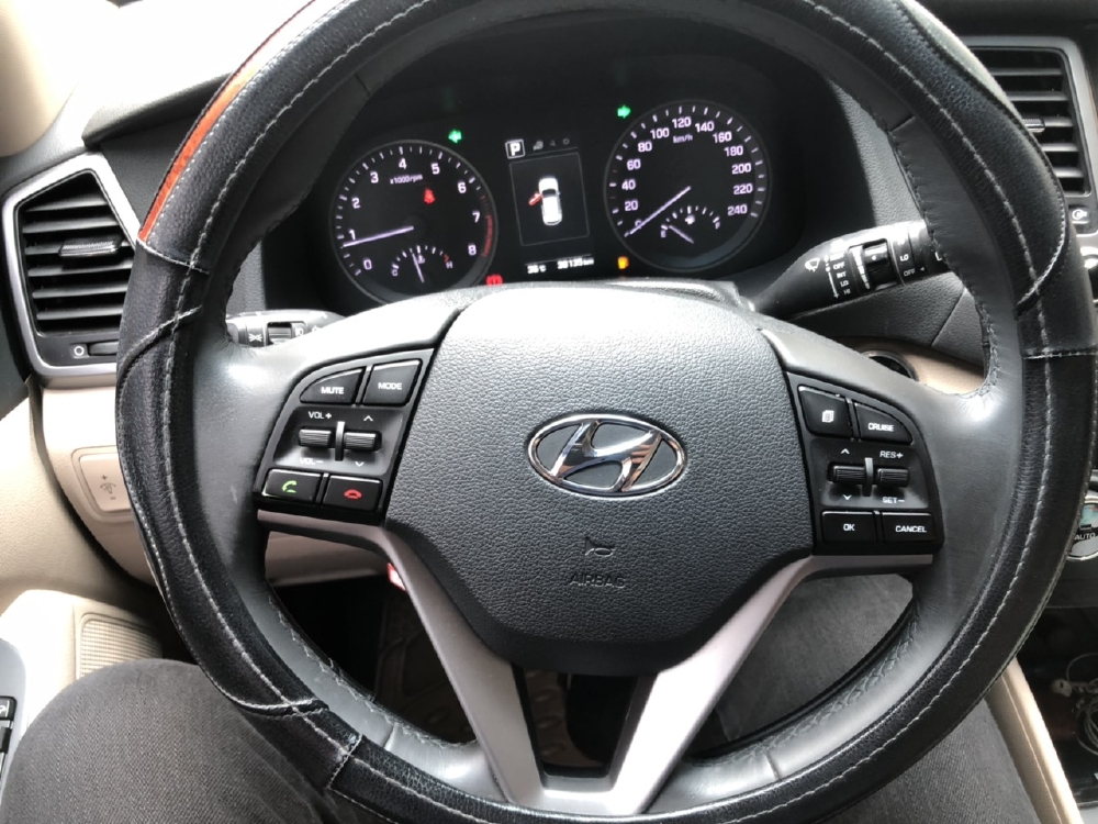 Bán Hyundai Tucson 2.0AT màu vàng cát máy xăng bản đặc biệt sản xuất 2018 biển Bình Dương