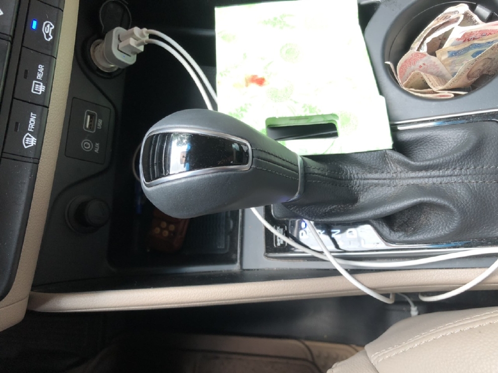 Bán Hyundai Tucson 2.0AT màu vàng cát máy xăng bản đặc biệt sản xuất 2018 biển Bình Dương