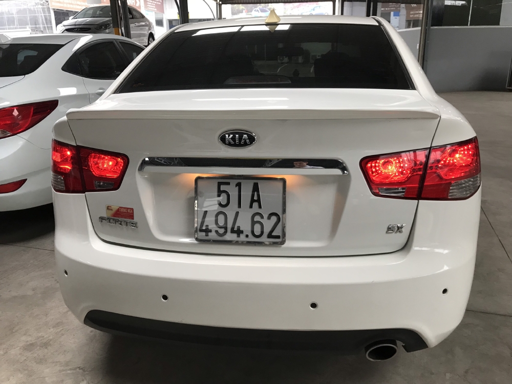 Bán Kia Forte SX 1.6AT màu trắng số tự động sản xuất 2010 biển SG đi 71000km