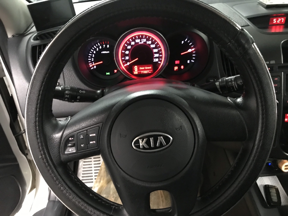 Bán Kia Forte SX 1.6AT màu trắng số tự động sản xuất 2010 biển SG đi 71000km