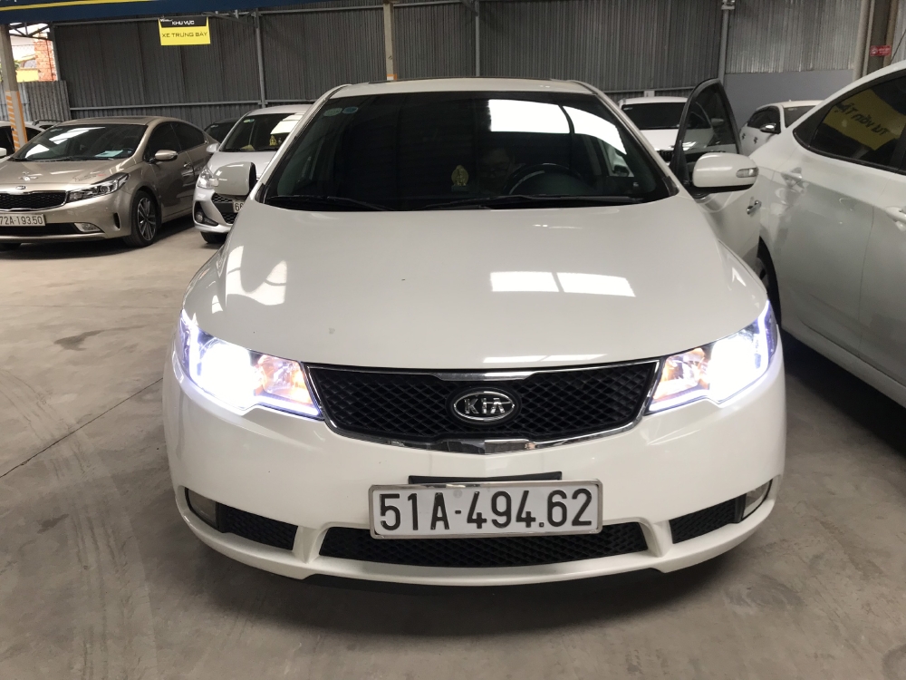 Bán Kia Forte SX 1.6AT màu trắng số tự động sản xuất 2010 biển SG đi 71000km