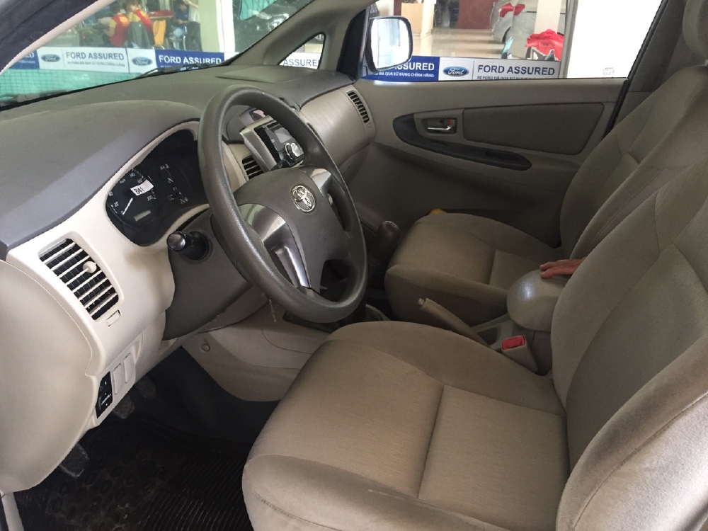 Bán Innova 2.0E sx 2014 màu bạc xe bán tại hãng