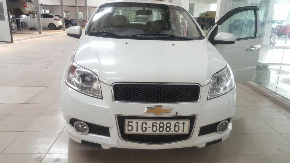 Bán Chevrolet Aveo LTZ 1.4AT màu trắng số tự động sản xuất 2018 biển Sài Gòn đi 30.000km