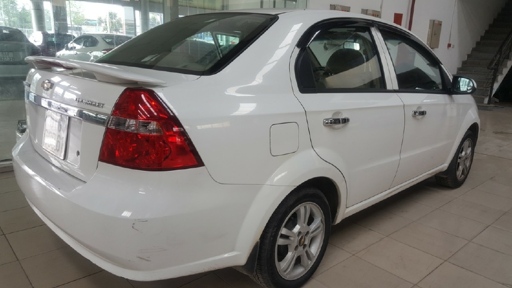 Bán Chevrolet Aveo LTZ 1.4AT màu trắng số tự động sản xuất 2018 biển Sài Gòn đi 30.000km