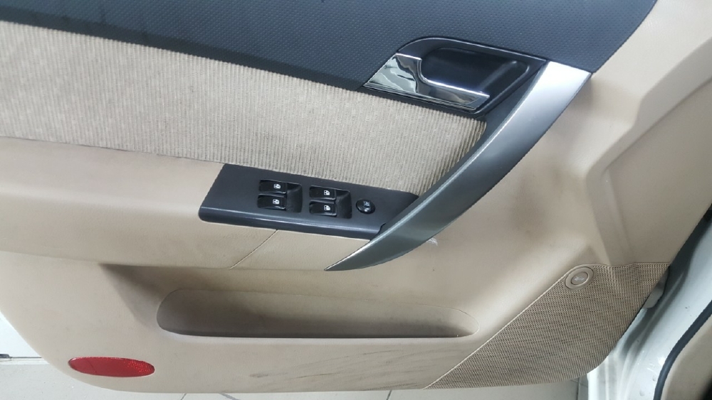 Bán Chevrolet Aveo LTZ 1.4AT màu trắng số tự động sản xuất 2018 biển Sài Gòn đi 30.000km