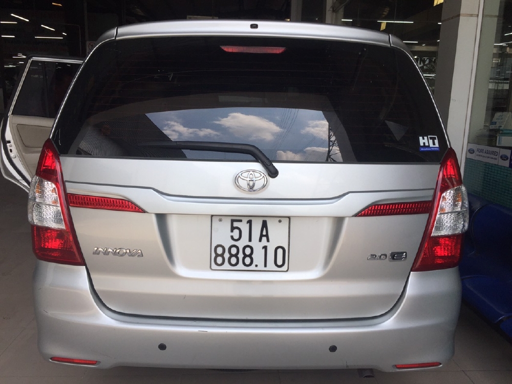 Bán Innova 2.0E sx 2014 màu bạc xe bán tại hãng