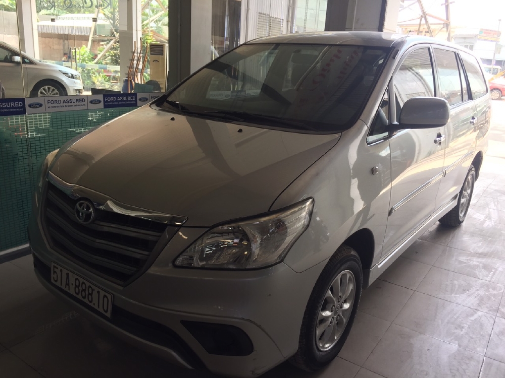 Bán Innova 2.0E sx 2014 màu bạc xe bán tại hãng