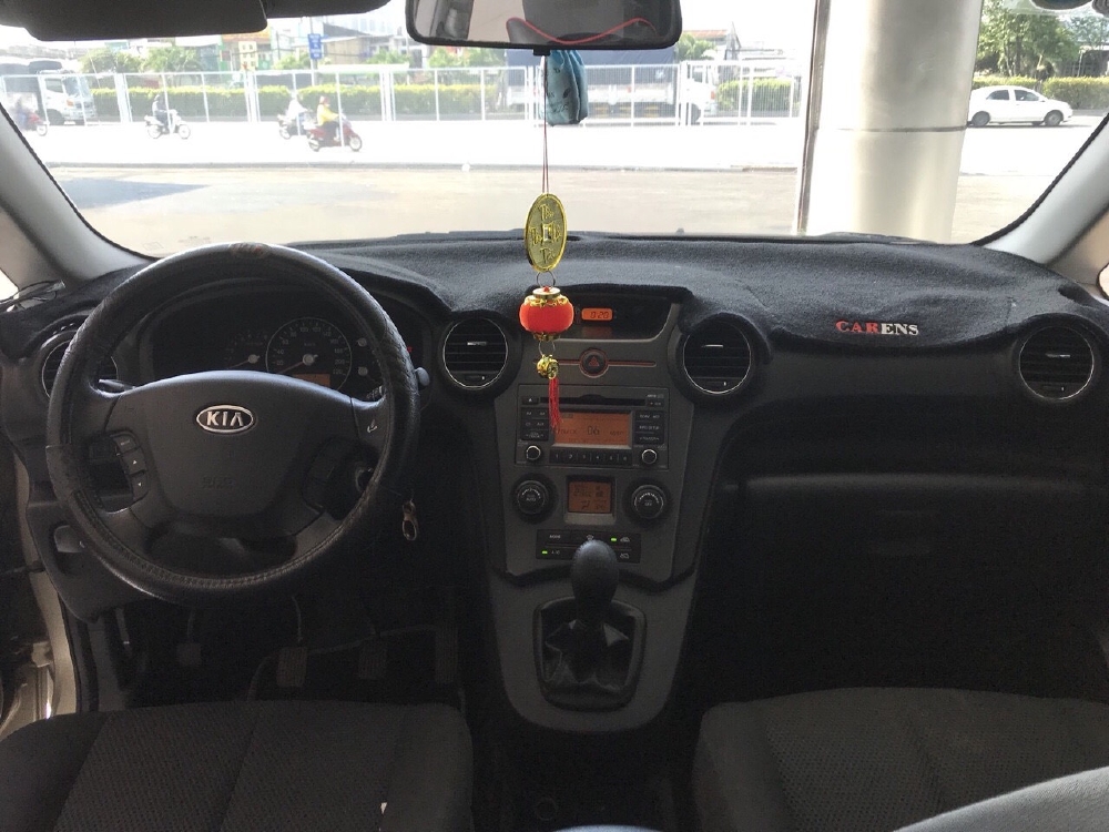 Bán Kia Carens SX 2.0MT màu vàng cát số sàn sản xuất 2012 biển Sài Gòn bản đủ