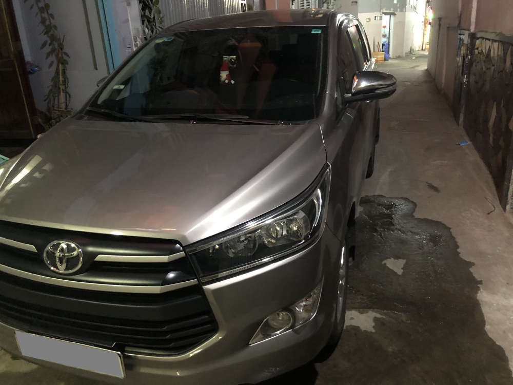 Bán Xe Toyota Innova 2018 số sàn màu xám xe zin 100% giữ rất kỹ.