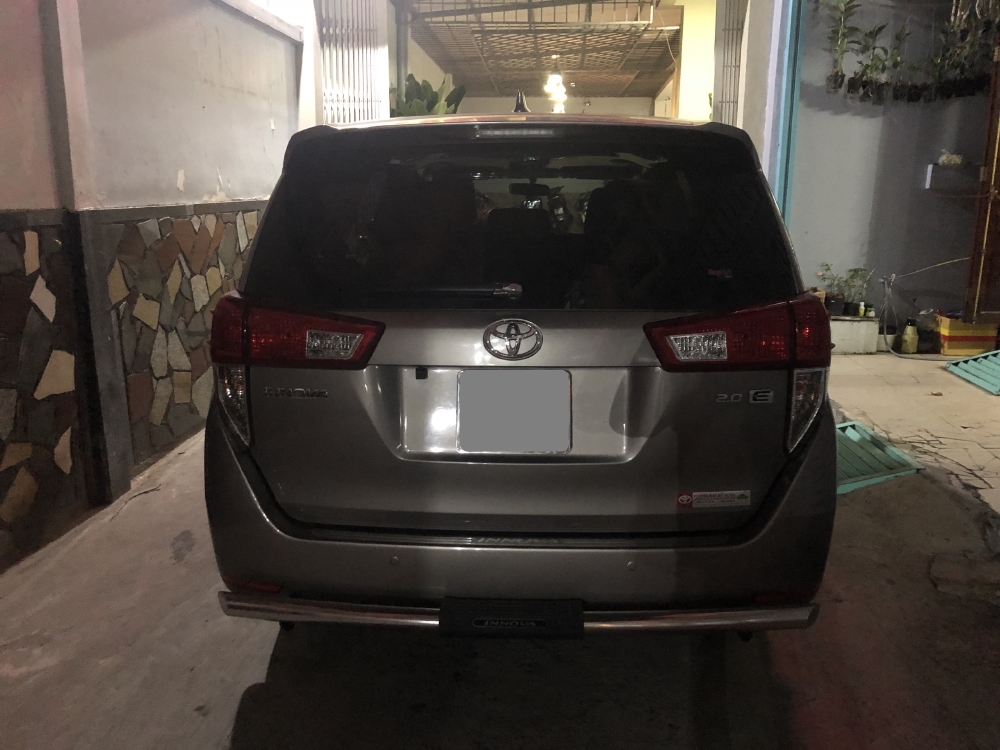 Bán Xe Toyota Innova 2018 số sàn màu xám xe zin 100% giữ rất kỹ.