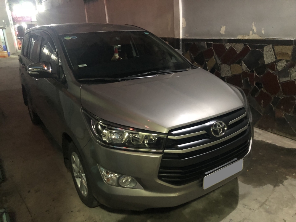Bán Xe Toyota Innova 2018 số sàn màu xám xe zin 100% giữ rất kỹ.