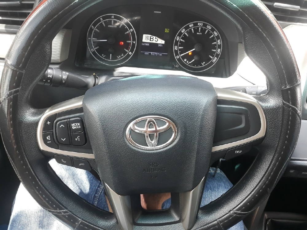 Bán Toyota INNOVA 2.0E màu trắng số sàn sản xuất 2017 mẫu mới