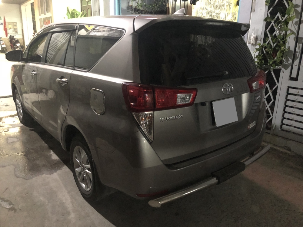 Bán Xe Toyota Innova 2018 số sàn màu xám xe zin 100% giữ rất kỹ.