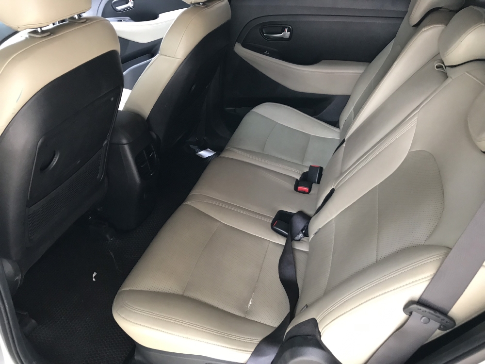 Bán Kia Rondo 2.0MT màu bạc số sàn sản xuất 2017 biển SG mẫu mới mâm xoắn