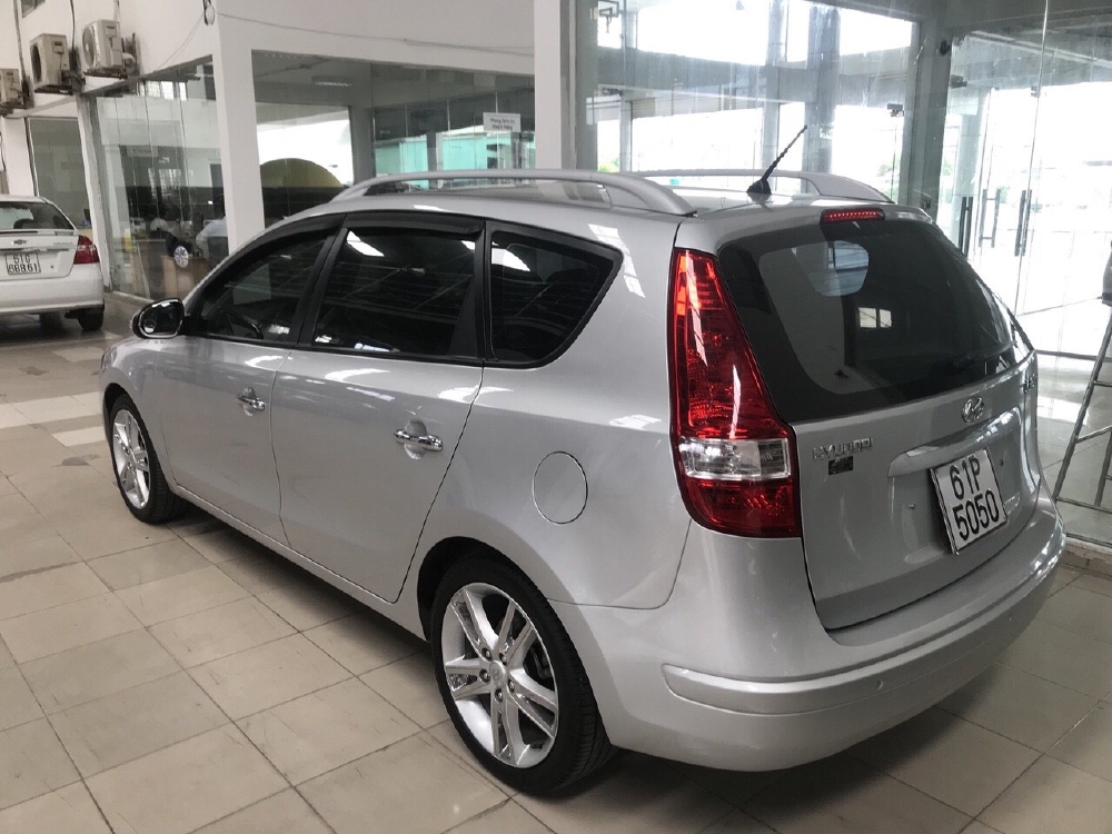 Bán Hyundai I30 CW 1.6AT màu bạc số tự động nhập nội địa Hàn Quốc cuối 2010 một chủ