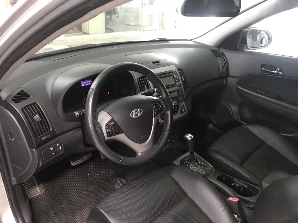 Bán Hyundai I30 CW 1.6AT màu bạc số tự động nhập nội địa Hàn Quốc cuối 2010 một chủ