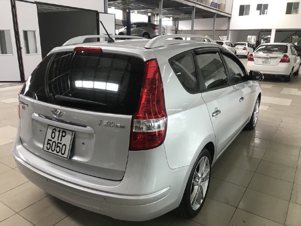 Bán Hyundai I30 CW 1.6AT màu bạc số tự động nhập nội địa Hàn Quốc cuối 2010 một chủ
