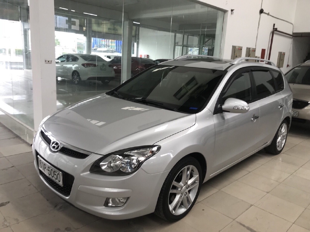 Bán Hyundai I30 CW 1.6AT màu bạc số tự động nhập nội địa Hàn Quốc cuối 2010 một chủ