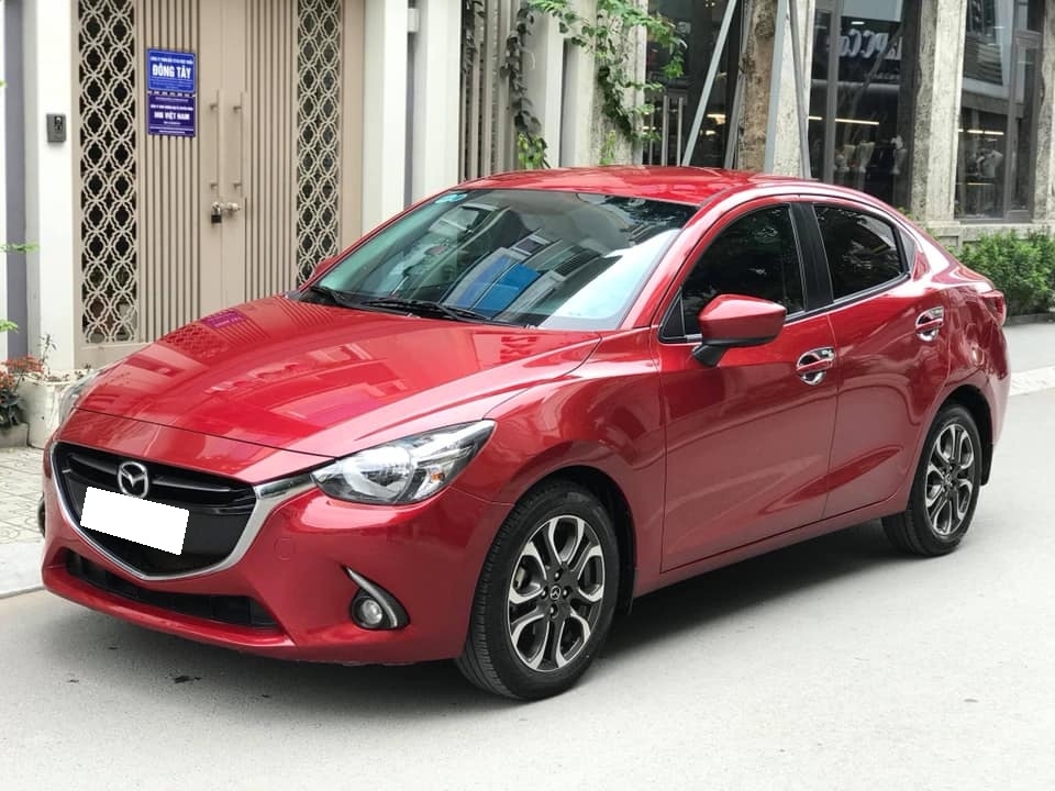 Cần bán siêu phẩm Mazda2, sản xuất 2017, màu đỏ, số tự động, trùm mền