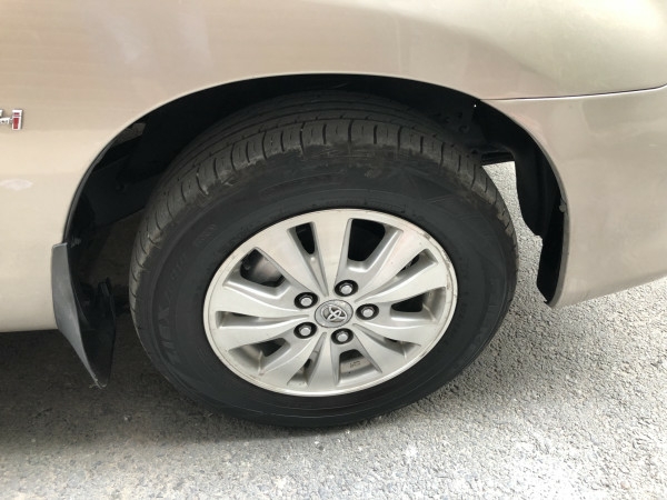 Gia đình cần bán Innova SR 2010, số sàn, màu vàng cát, gia đình sử dụng, không kinh doanh dịch vụ