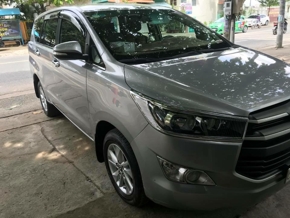 Bán Xe Toyota Innova 2018 màu bạc số sàn xe không kinh doanh