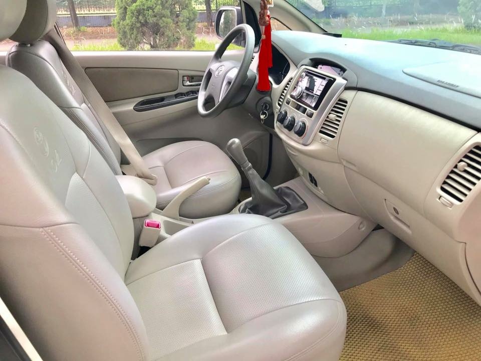 Cần tiền mua nhà bán xe Innova E, 2016. số sàn, màu vàng cát, chính chủ