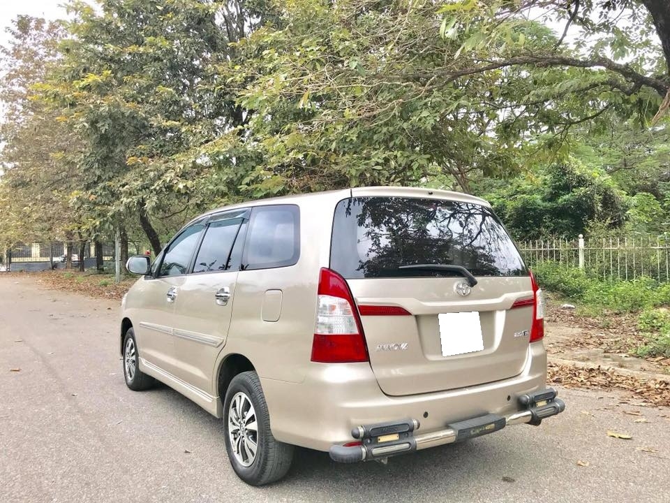 Cần tiền mua nhà bán xe Innova E, 2016. số sàn, màu vàng cát, chính chủ