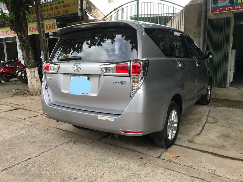 Bán Xe Toyota Innova 2018 màu bạc số sàn xe không kinh doanh