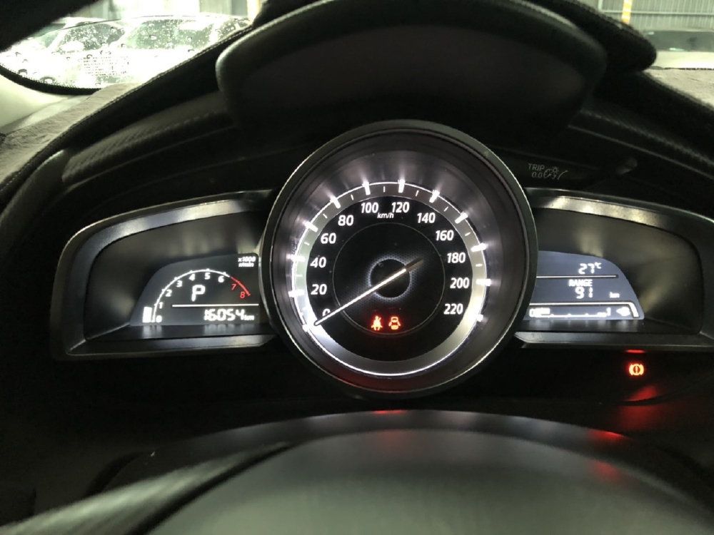 Bán Mazda 2 2018, màu trắng, đúng chất, giá TL, hổ trợ góp