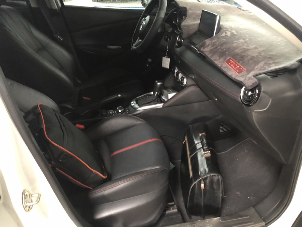 Bán Mazda 2 2018, màu trắng, đúng chất, giá TL, hổ trợ góp