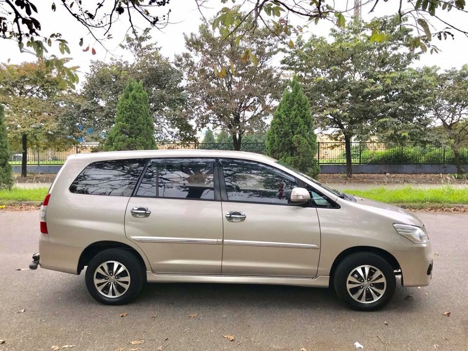 Cần tiền mua nhà bán xe Innova E, 2016. số sàn, màu vàng cát, chính chủ