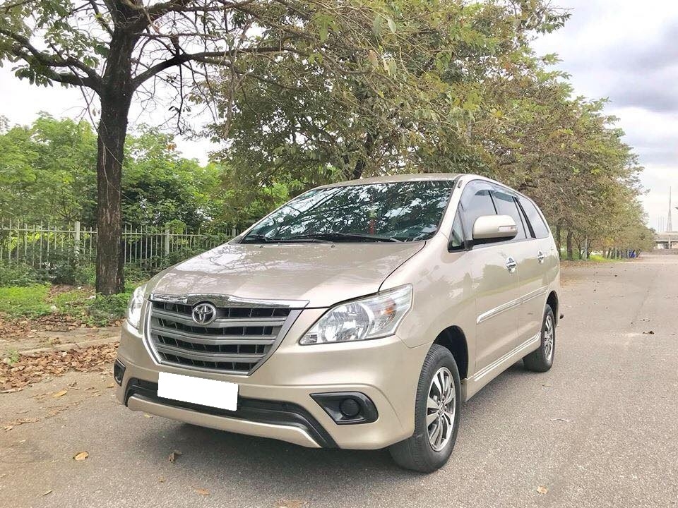Cần tiền mua nhà bán xe Innova E, 2016. số sàn, màu vàng cát, chính chủ