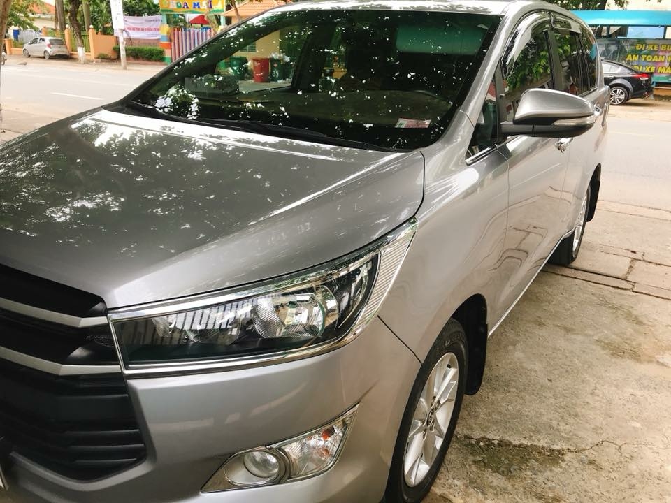 Bán Xe Toyota Innova 2018 màu bạc số sàn xe không kinh doanh