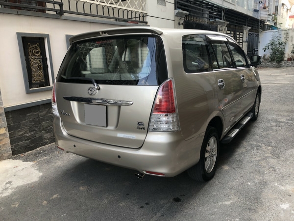 Gia đình cần bán Innova SR 2010, số sàn, màu vàng cát, gia đình sử dụng, không kinh doanh dịch vụ