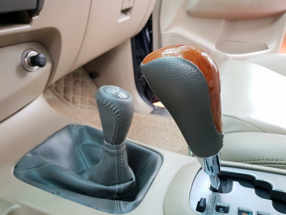 Gia đình cần bán xe Fortuner 2010, số tự động, máy xăng, hai cầu, màu xám, gia đình sử dụng ít, trùm mền là nhiều