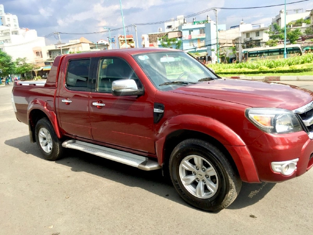 Bán xe Ford Ranger 2010 XLT số sàn hai cầu màu đỏ chính chủ