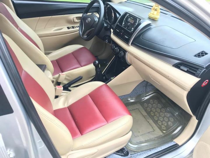 Cần bán xe Vios 2017, số sàn, màu bạc, gia đình sử dụng rất kỷ còn mới tinh