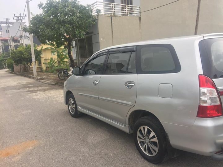 Bán em Innova 2015, màu bạc, số sàn, máy móc zin từng con ốc nhỏ