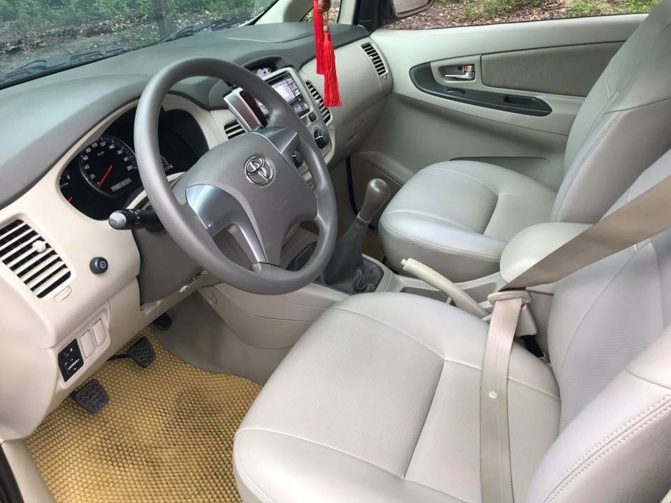 Cần tiền mua nhà bán xe Innova E, 2016. số sàn, màu vàng cát, chính chủ