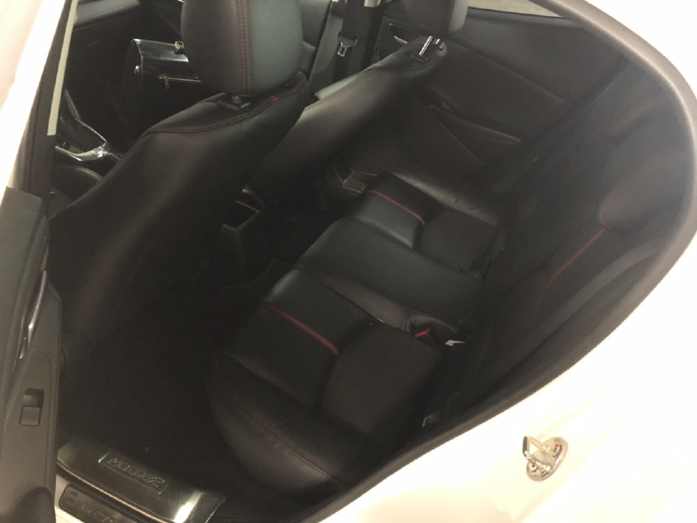 Bán Mazda 2 2018, màu trắng, đúng chất, giá TL, hổ trợ góp