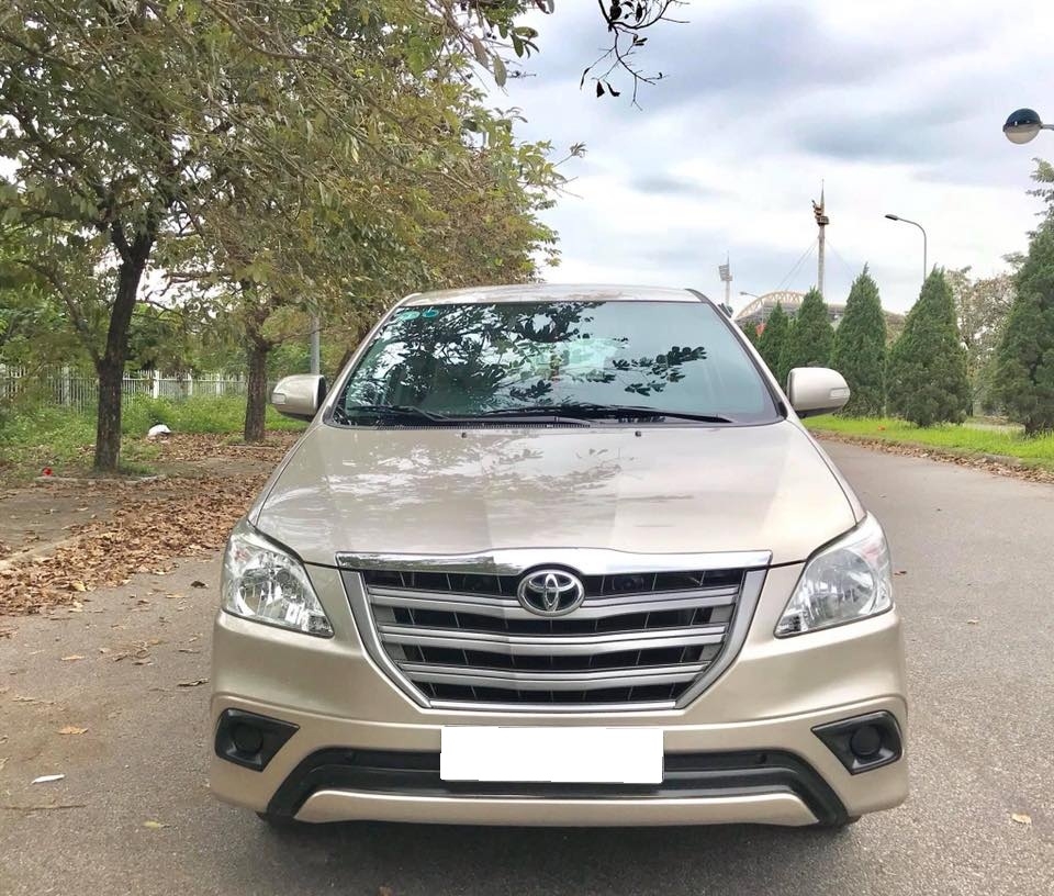 Cần tiền mua nhà bán xe Innova E, 2016. số sàn, màu vàng cát, chính chủ