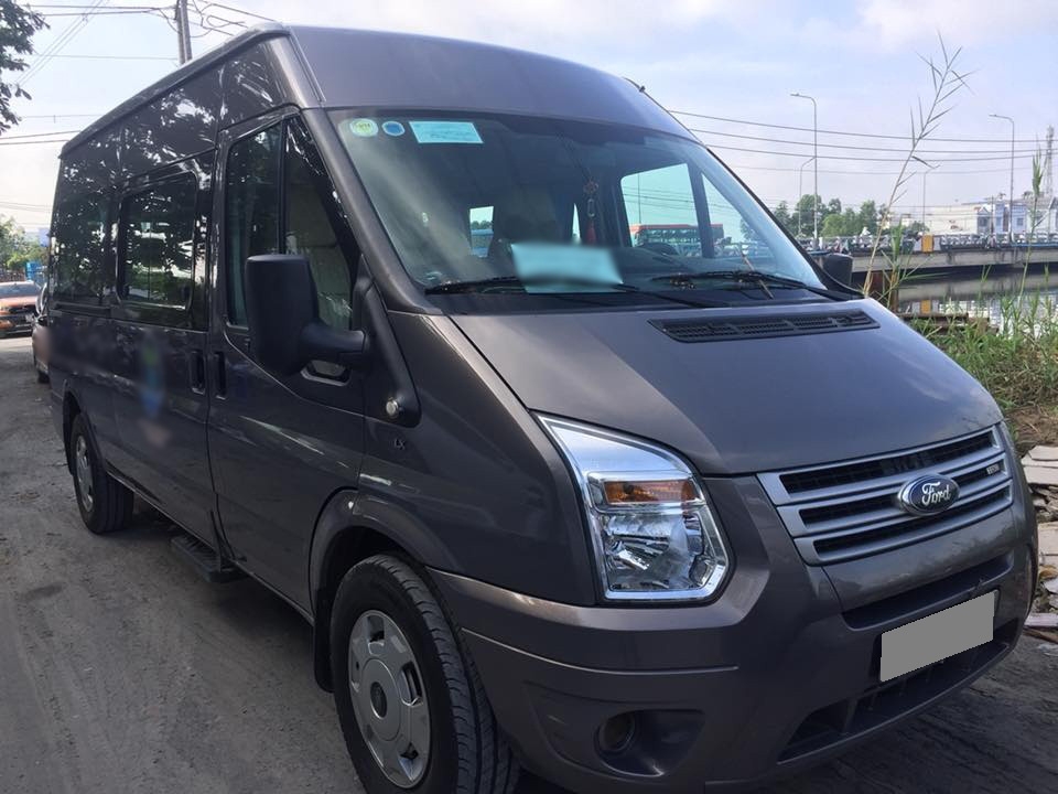 Gia đình cần bán Transit 2017, số sàn, máy dầu màu xám, hàng hiếm