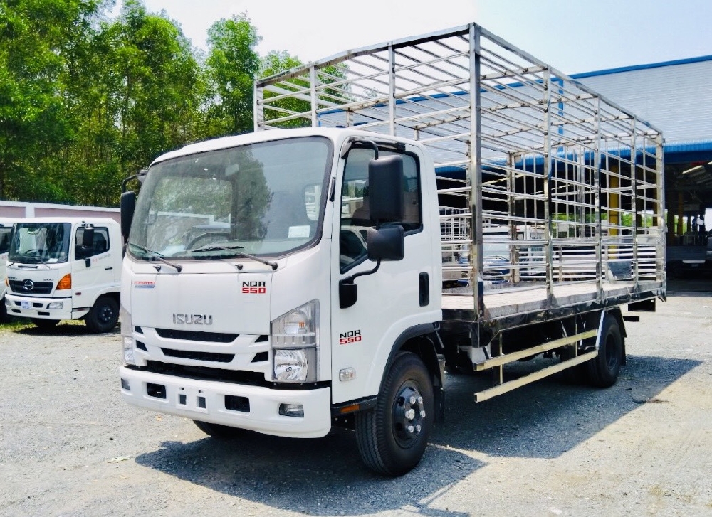 Xe tải chở gia cầm ISUZU tải cho phép chở 5 tấn - Trả Góp