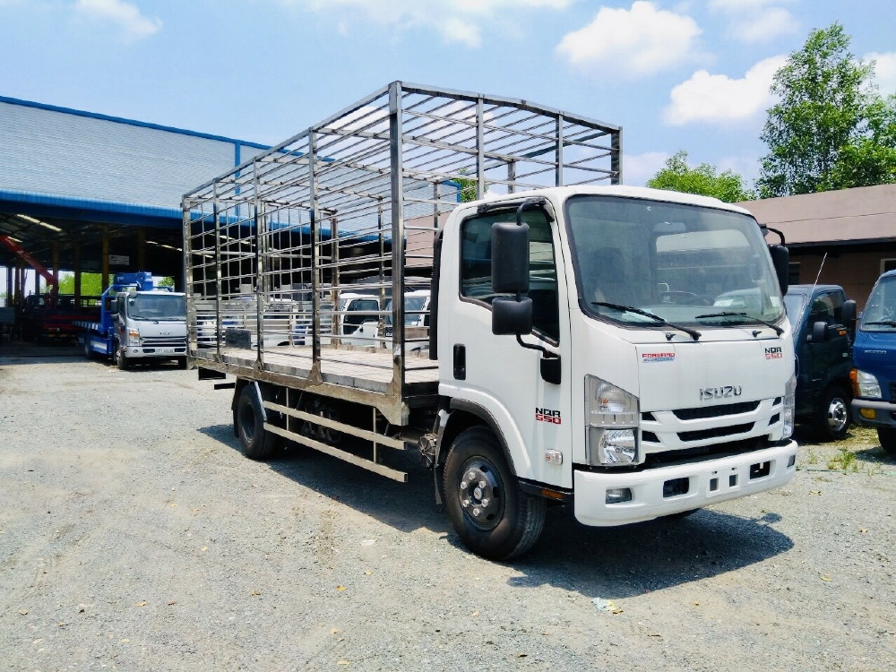 Xe tải chở gia cầm ISUZU tải cho phép chở 5 tấn - Trả Góp