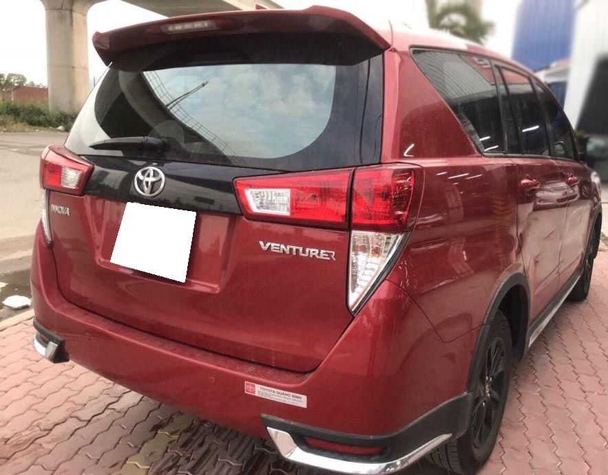 Gia đình cần bán Innova ventuner 2018, số tự động, màu đỏ, còn mới tinh