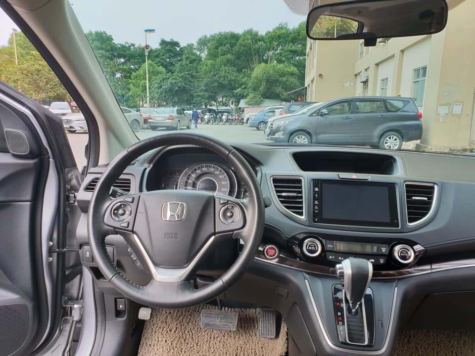 Cần bán Honda Crv sản xuất 2017, số tự động, Full 2.4, màu bạc cực đẹp