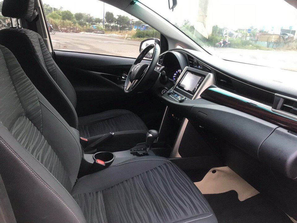 Gia đình cần bán Innova ventuner 2018, số tự động, màu đỏ, còn mới tinh